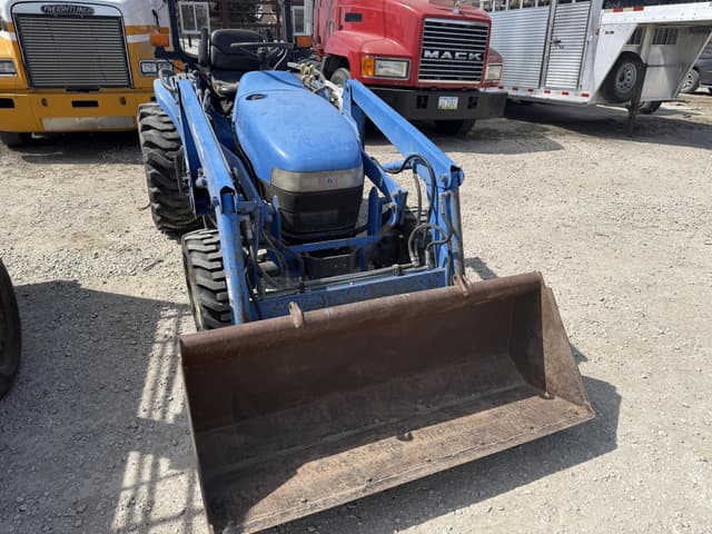 Image of New Holland TC33D equipment image 2