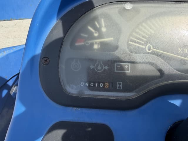 Image of New Holland TC33D equipment image 4