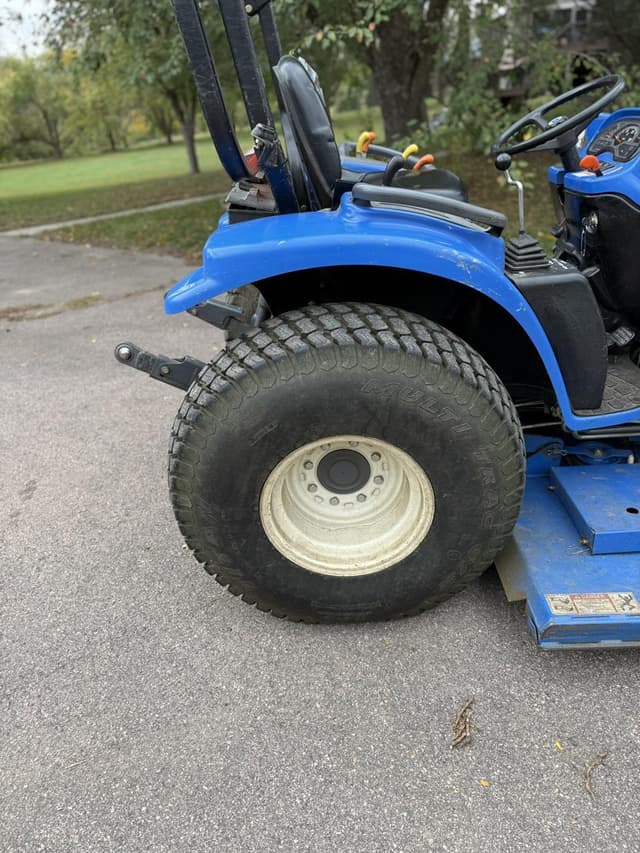 Image of New Holland TC33D equipment image 2