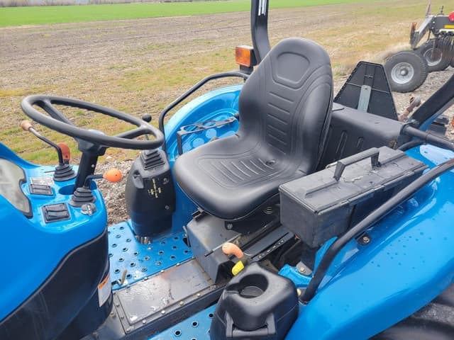 Image of New Holland TC45 equipment image 4