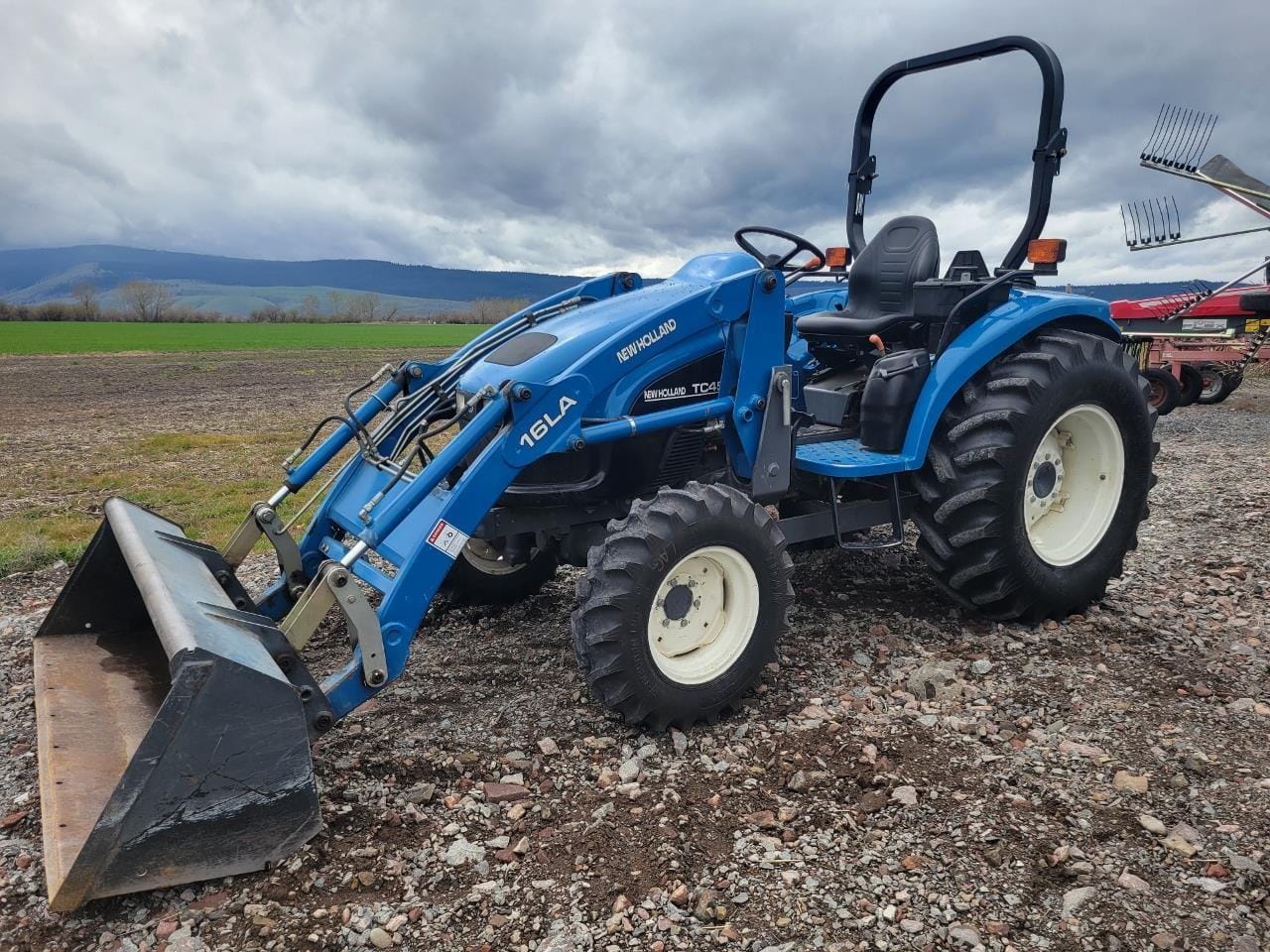 2001 New Holland TC45 Equipment Image0