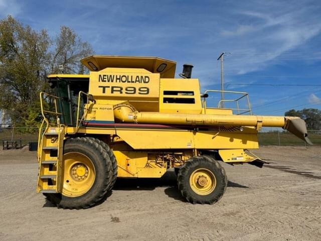 Image of New Holland TR99 equipment image 1