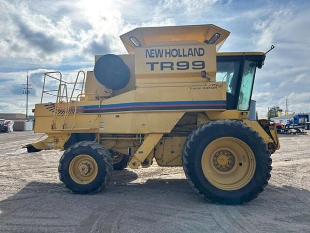 Image of New Holland TR99 equipment image 3