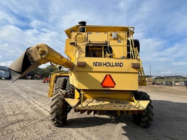 Image of New Holland TR99 equipment image 4