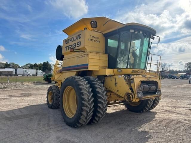 Image of New Holland TR99 equipment image 2