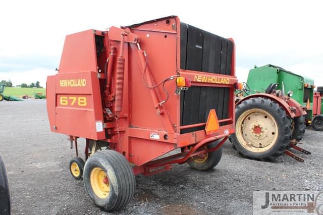 Image of New Holland 678 equipment image 3