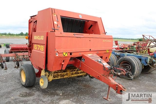 Image of New Holland 678 equipment image 1