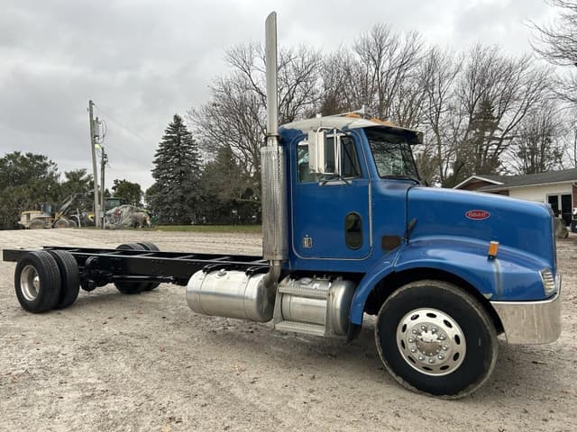 Image of Peterbilt 330 equipment image 1