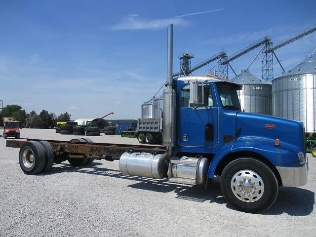 Image of Peterbilt 330 equipment image 1