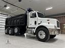 2001 Peterbilt 330 Image