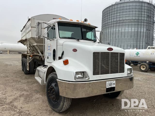 Image of Peterbilt 330 equipment image 2