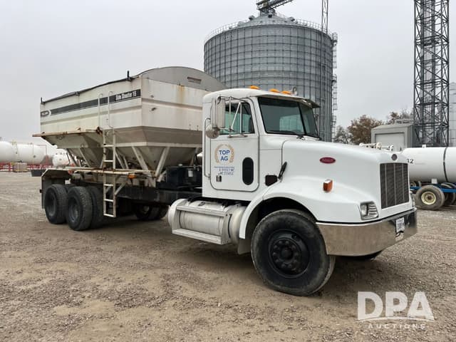 Image of Peterbilt 330 equipment image 3