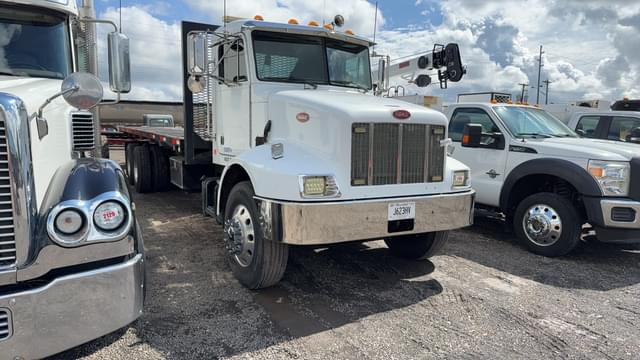 Image of Peterbilt 330 equipment image 2