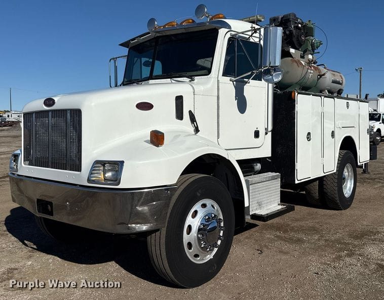 2001 Peterbilt 330 Equipment Image0