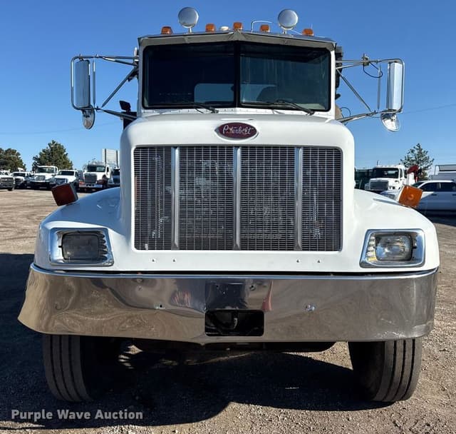 Image of Peterbilt 330 equipment image 1