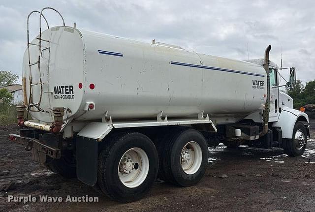 Image of Peterbilt 330 equipment image 4