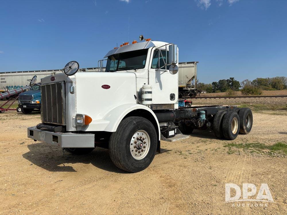 2001 Peterbilt 357 Equipment Image0
