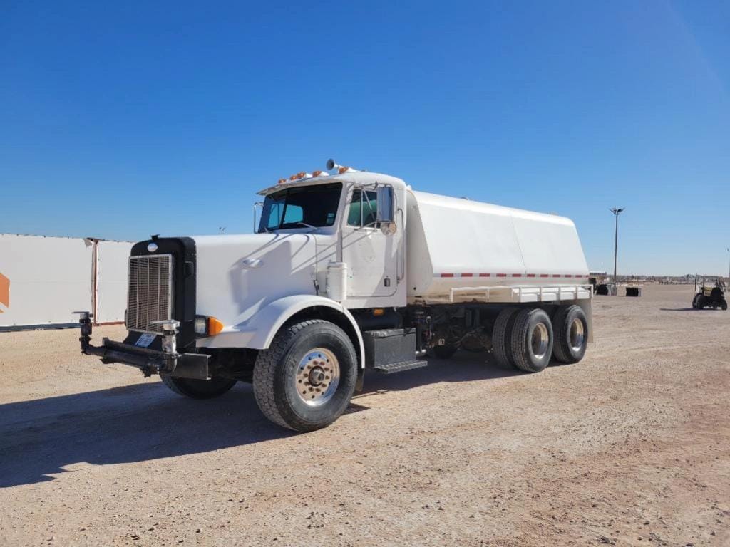2001 Peterbilt 357 Equipment Image0