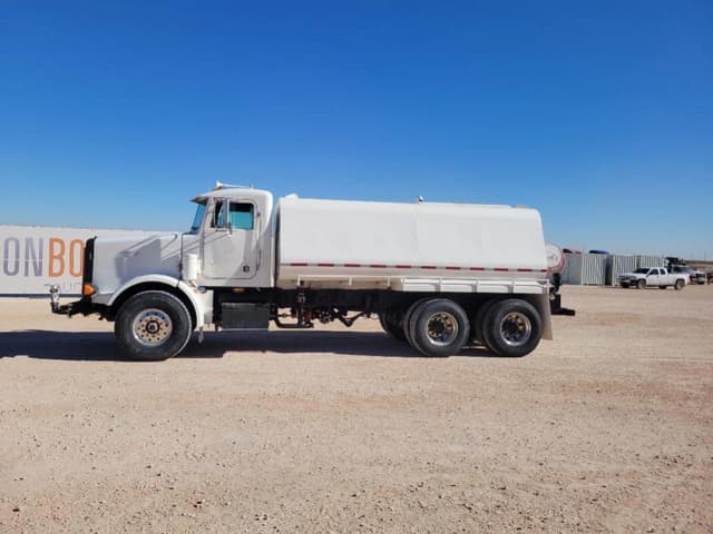 Image of Peterbilt 357 equipment image 1