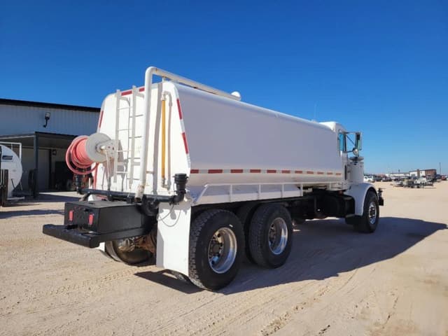 Image of Peterbilt 357 equipment image 4