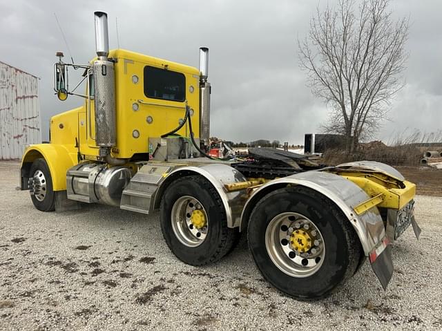 Image of Peterbilt 378 equipment image 2