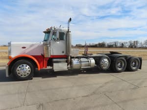 2001 Peterbilt 379 Image