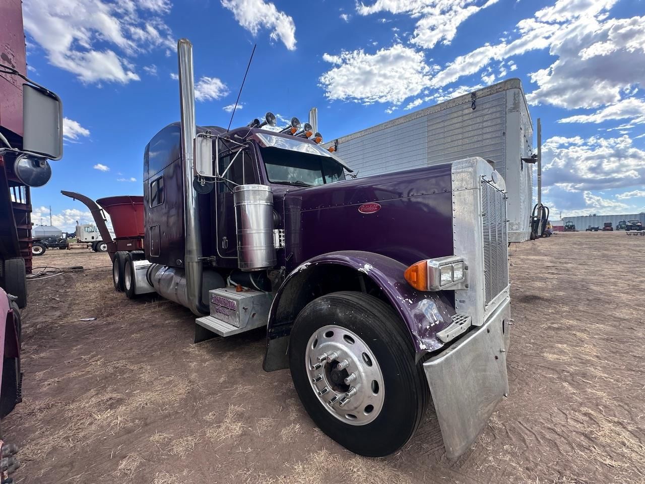 2001 Peterbilt 379 Equipment Image0