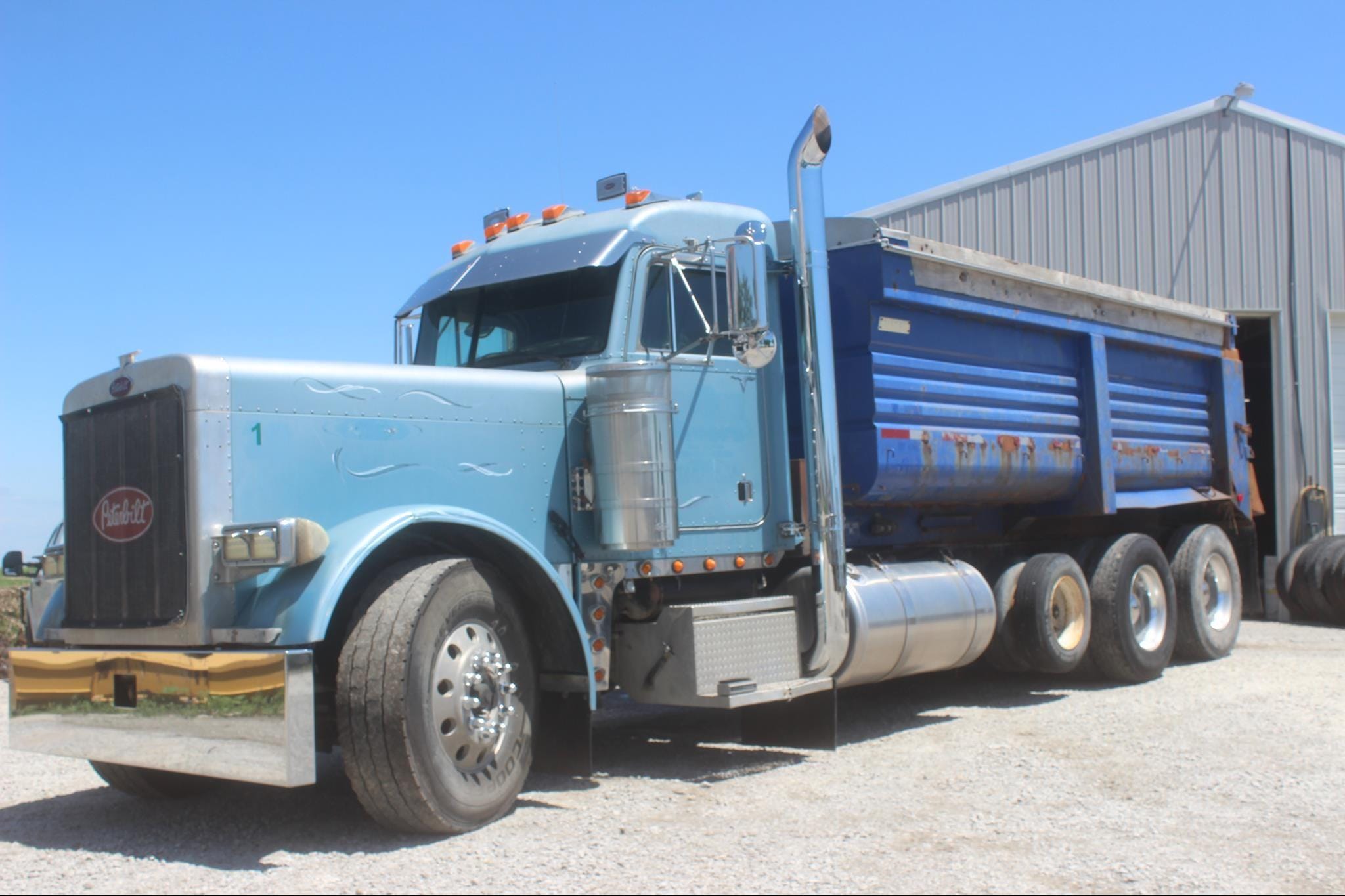 2001 Peterbilt 379 Equipment Image0