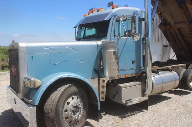 Image of Peterbilt 379 equipment image 2