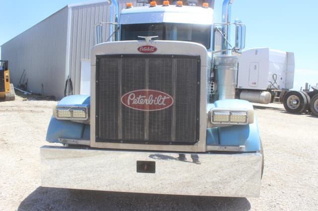 Image of Peterbilt 379 equipment image 4