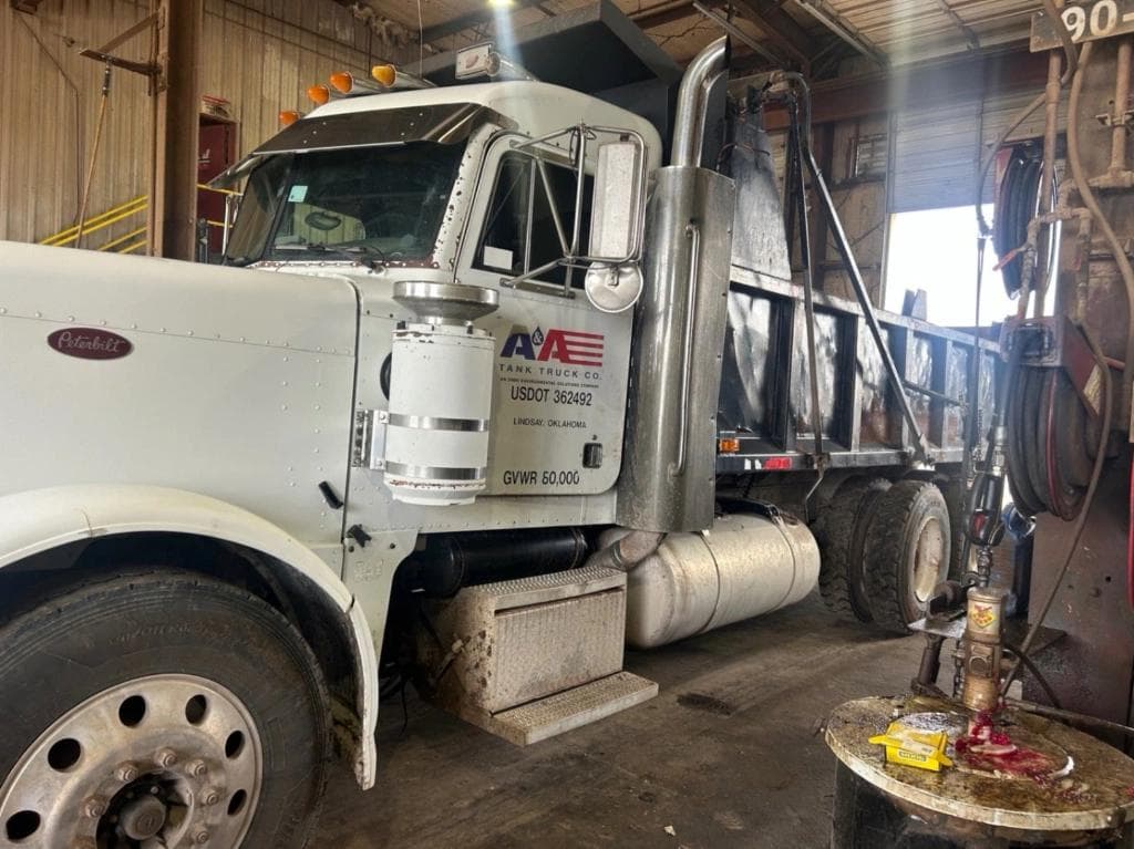 Image of Peterbilt 379 Image 0