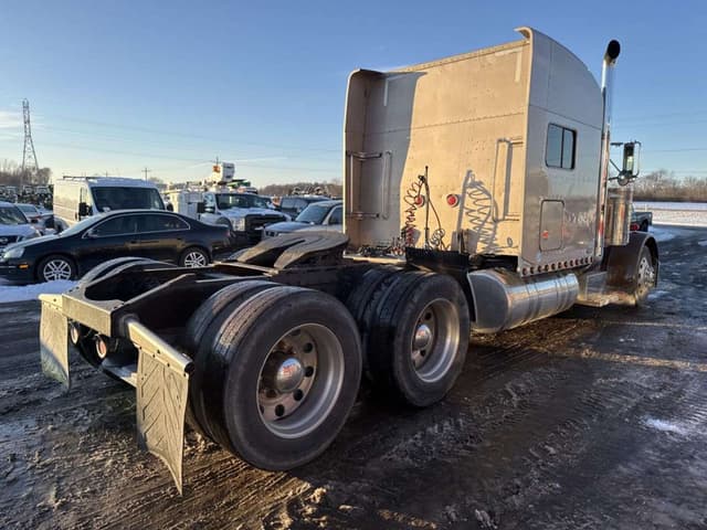 Image of Peterbilt 379 equipment image 3