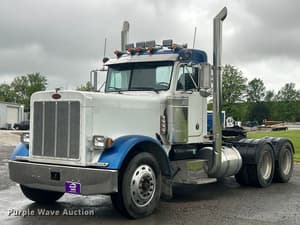 2001 Peterbilt 379 Image