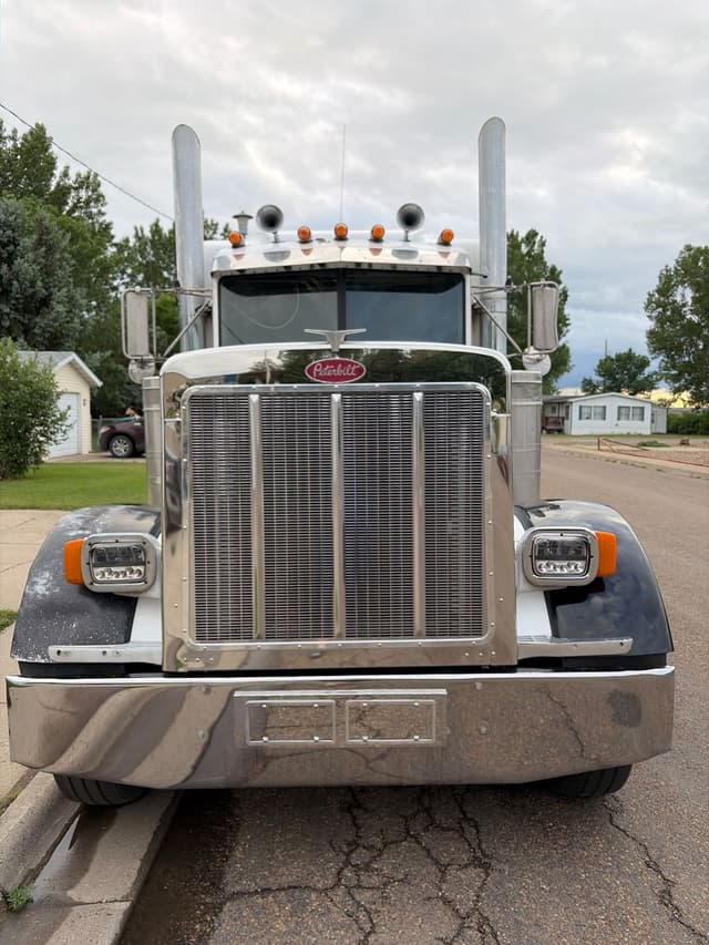 Image of Peterbilt 379 equipment image 2