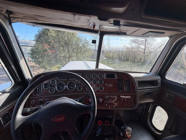 Image of Peterbilt 379 equipment image 1