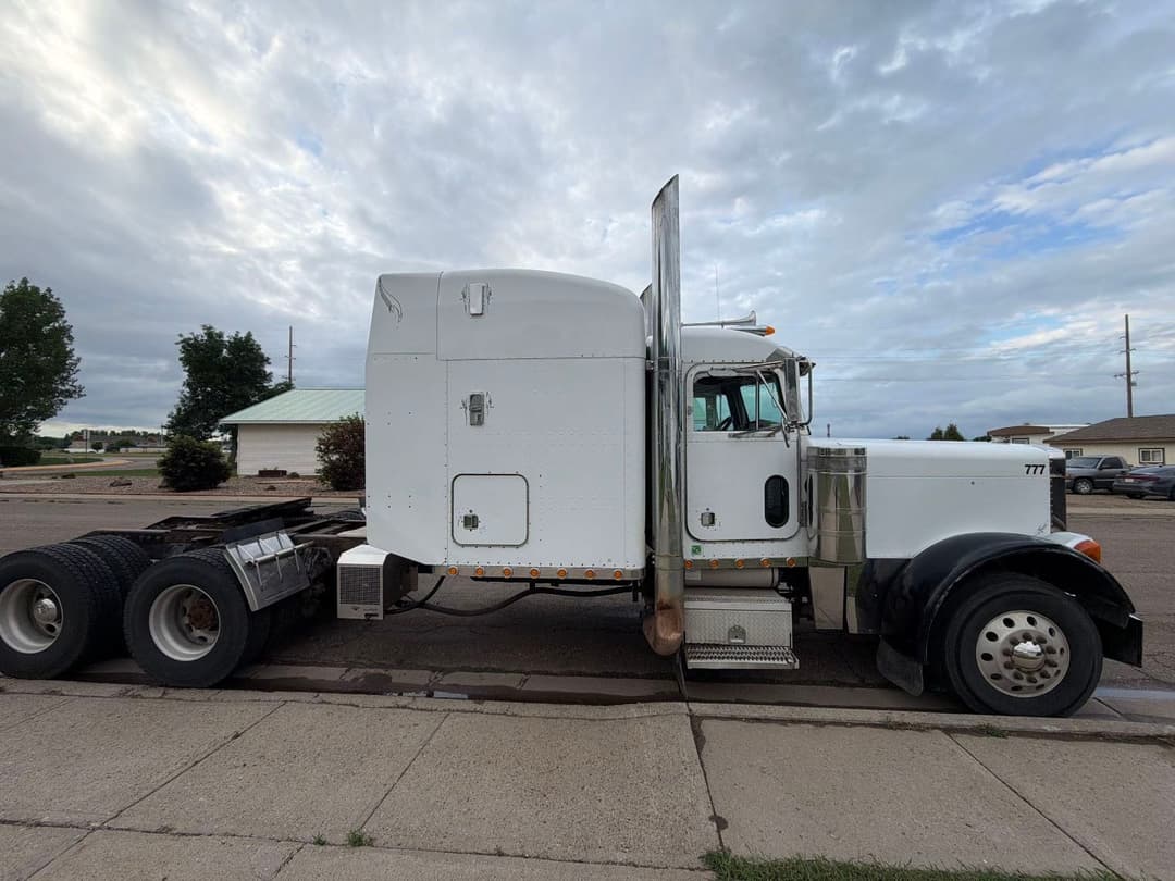 Image of Peterbilt 379 Primary image