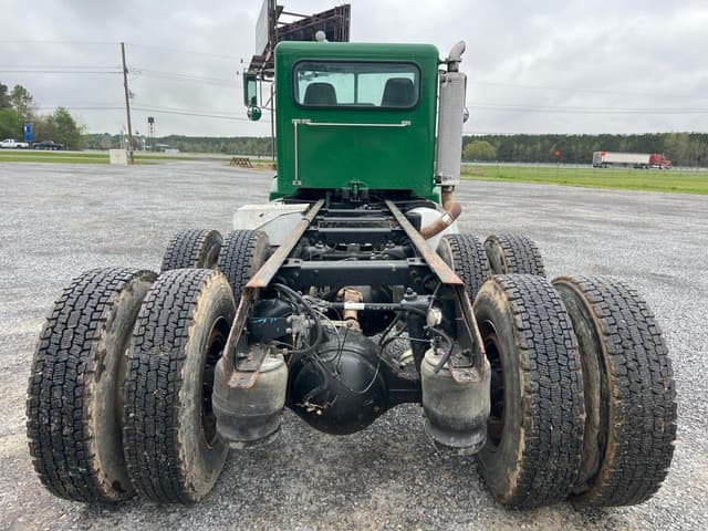 Image of Peterbilt 385 equipment image 3