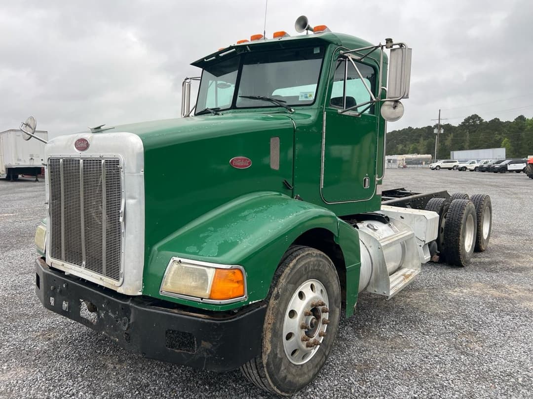 Image of Peterbilt 385 Primary image