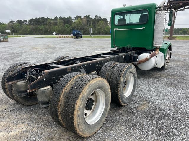 Image of Peterbilt 385 equipment image 4