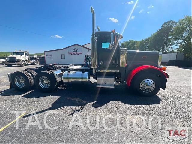 Image of Peterbilt 389 equipment image 4