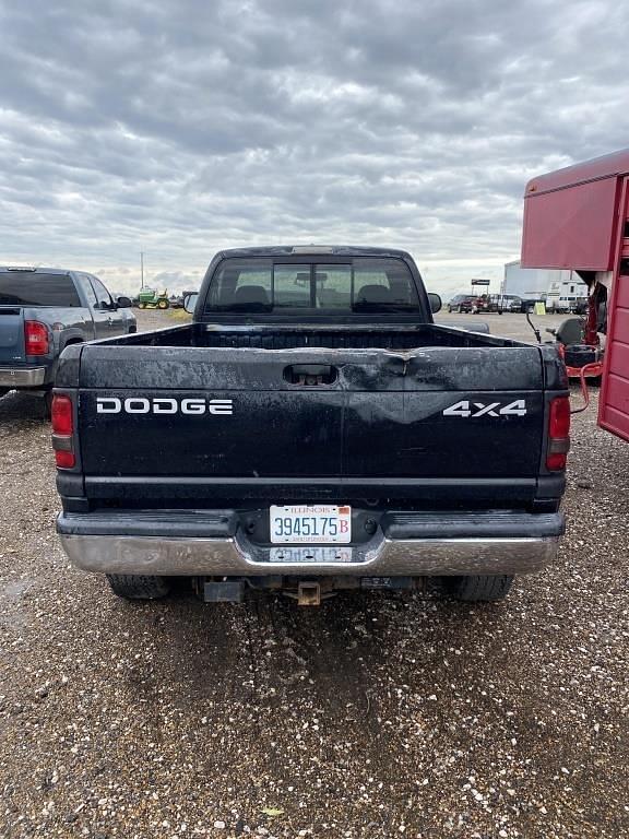 Image of Dodge Ram 2500 equipment image 2