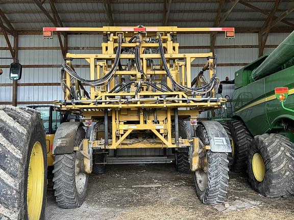 Image of Ag-Chem RoGator 854 equipment image 2