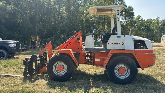 Image of Schaeff SKL833 equipment image 1