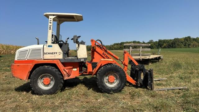 Image of Schaeff SKL833 equipment image 2