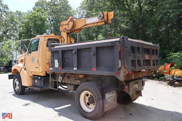 Image of Sterling L8500 equipment image 3