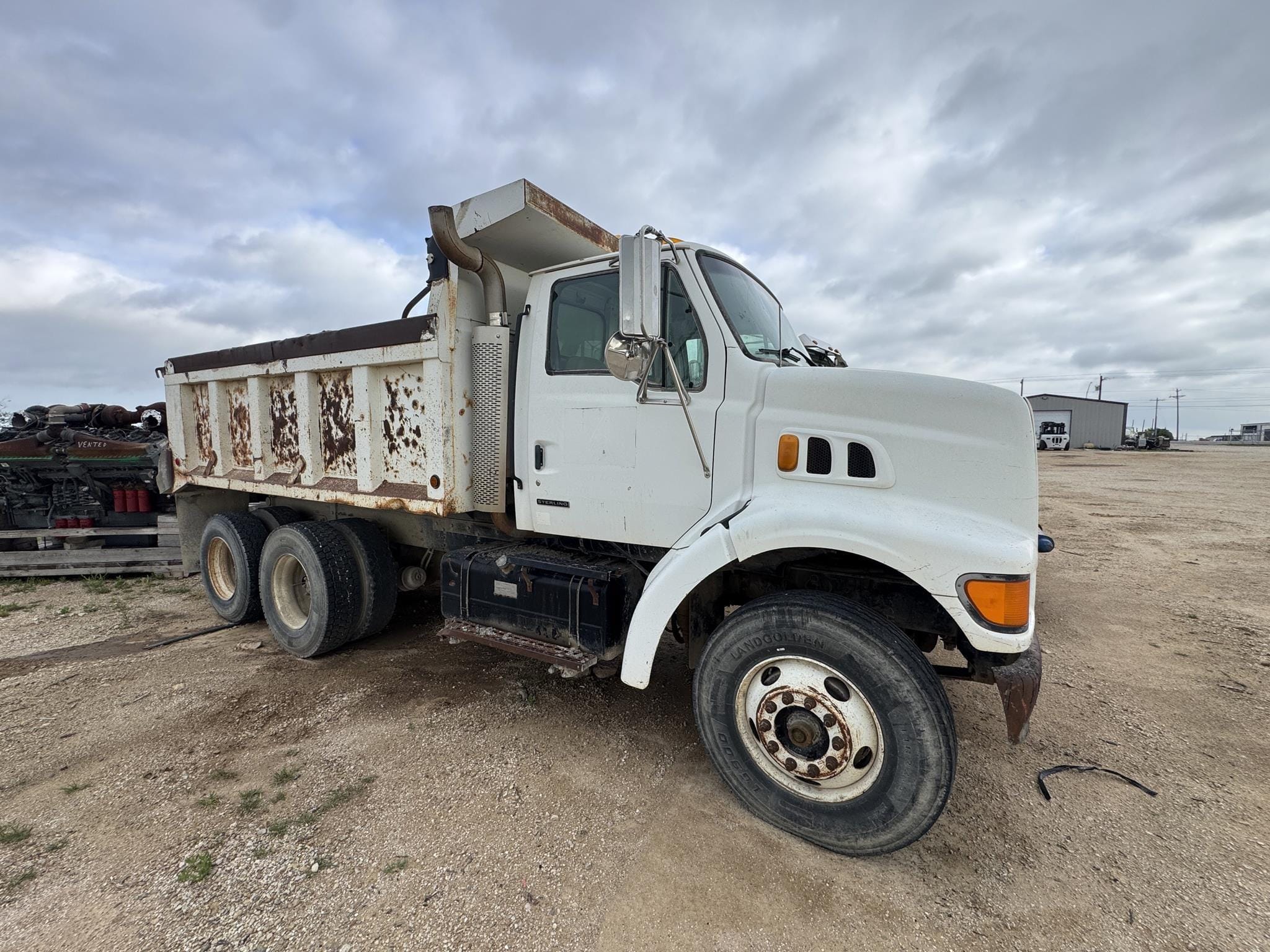 2001 Sterling LT7500 Equipment Image0