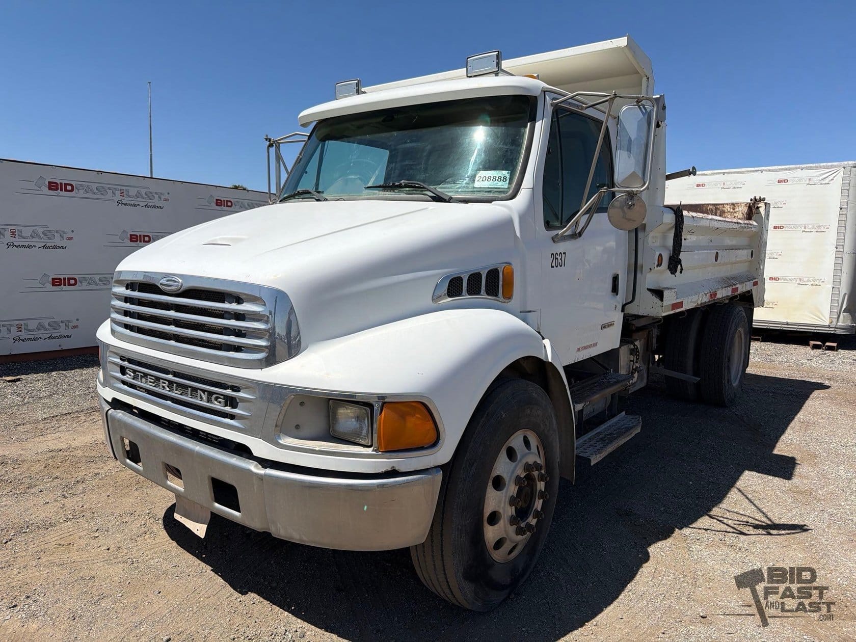 2001 Sterling M7500 Equipment Image0