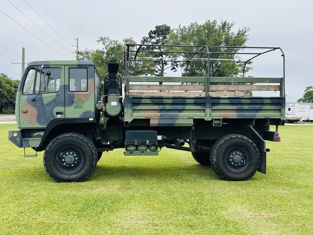 Image of Stewart & Stevenson M1078A1 equipment image 2