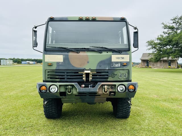 Image of Stewart & Stevenson M1078A1 equipment image 1