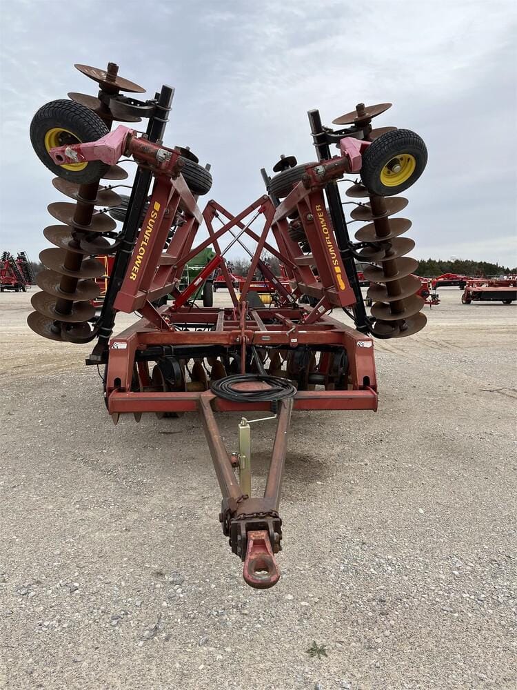 2001 Sunflower 1434 Equipment Image0